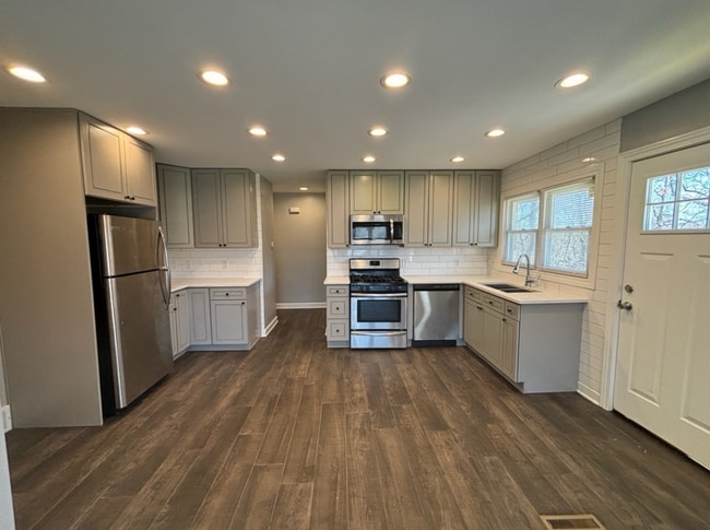 Photo - 703 N Alpine Rd