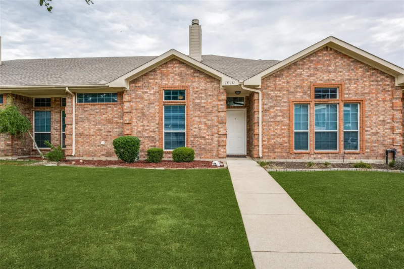 Photo - 1610 Poinsettia Blvd