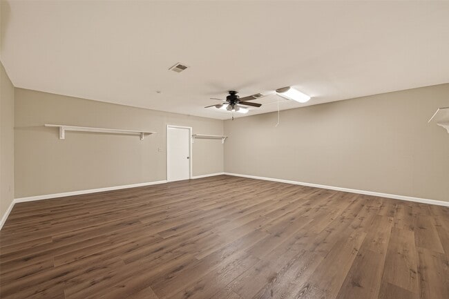 Photo - 5646 Hazen St