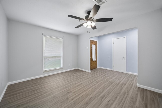 Building Photo - 9315 Glen Shadow Dr