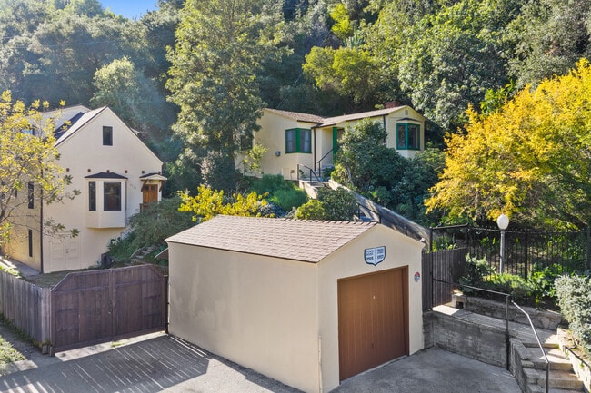 Building Photo - 3705 Fredonia Dr