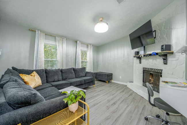 Photo - 4348 Bradley Dr SW