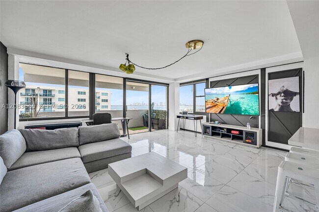 Building Photo - 7545 E Treasure Dr Unit 9A