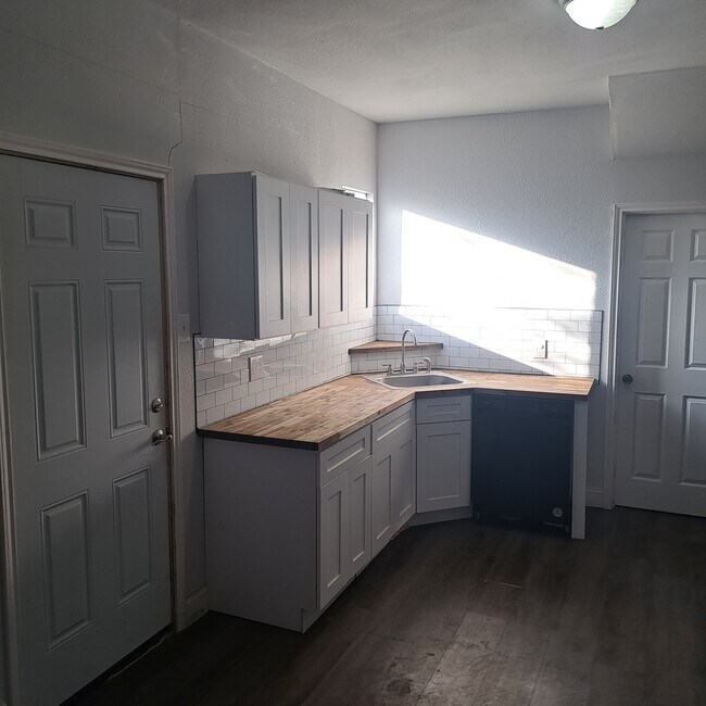 Photo - 909 Sims Ave