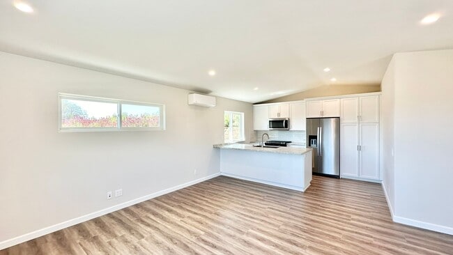 Building Photo - Beautiful Newer Custom Construction Detach... Rental
