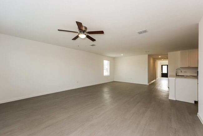 Photo - 100 Wild Rose Dr