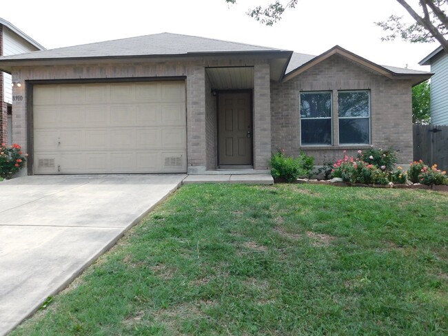 Beautifully maintained 3-bedroom, 2-bath home - Beautifully maintained 3-bedroom, 2-bath home