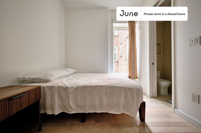 Room in Shared 4 bed/4 bath home in Ditmas Park