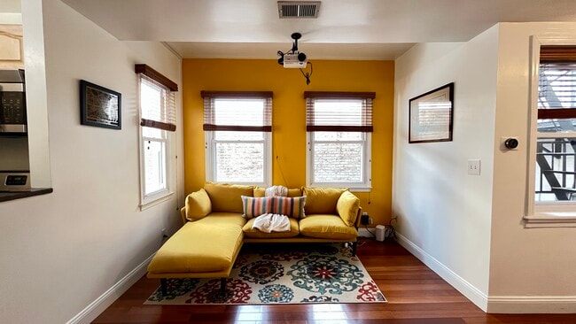 Sala de estar - 512 Cathedral St Unidad 5