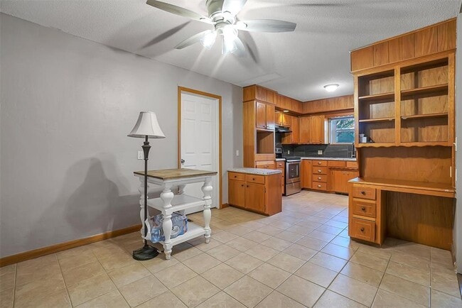 Photo - 615 Oak St