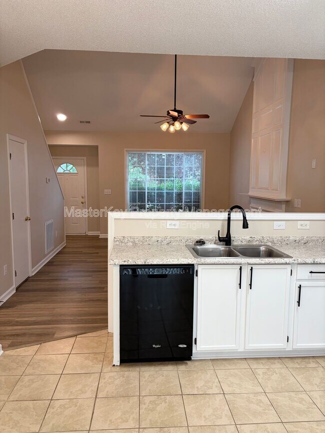 Photo - 204 Purple Leaf Rd