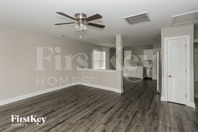 118 Akron Ave