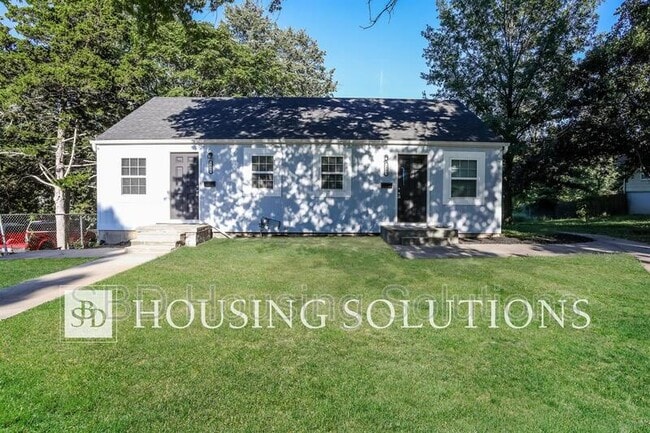 Building Photo - 1401 S Hedges Ave