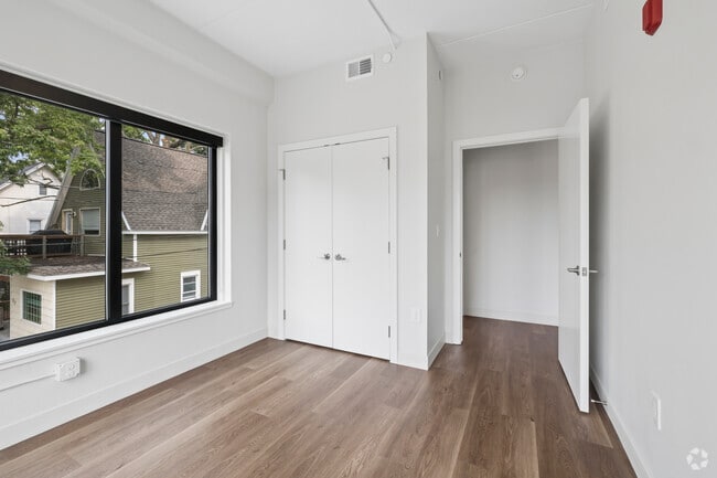 2BR, 2BA - 830SF - Primary Bedroom