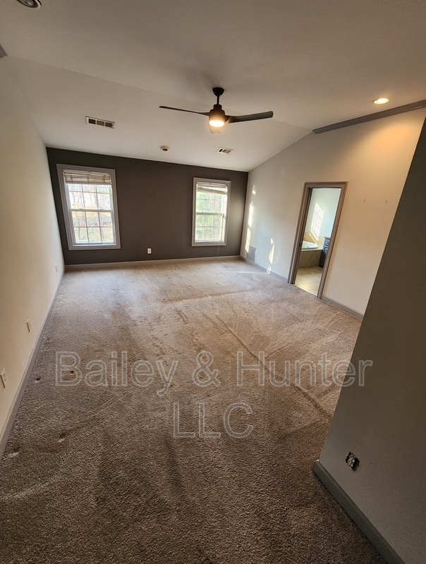 Photo - 3365 Regent Pl SW