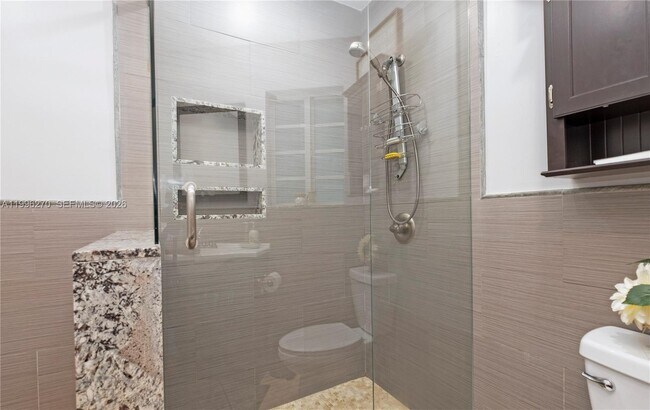 Photo - 1723 NE Miami Gardens Dr Unit 235