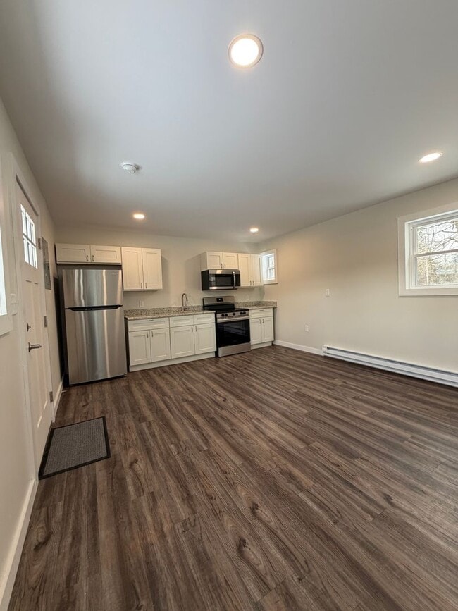 Photo - Beautifully remodeled and completed 1 bedroom apartment. FREE MONTH OF RENT!* Unidad 14311 Rt. 9W -  11