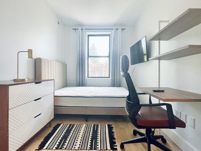 Photo - Furnished room/NOT APARTMENT Unit 3B