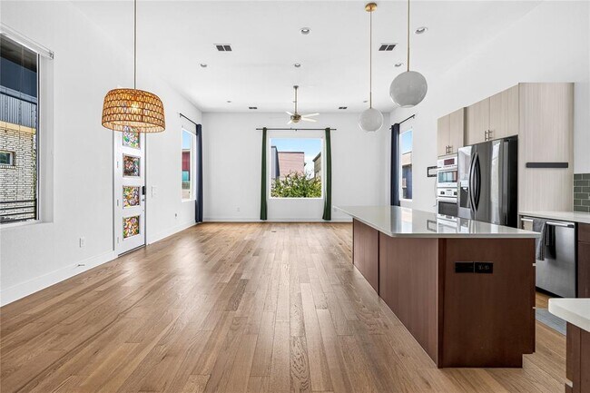 Photo - 6105 Florencia Ln