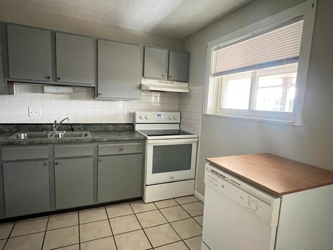 Photo - 355 E 20th Ave