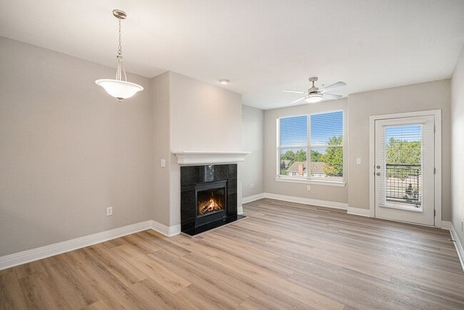 Building Photo - Spacious 2 Bedroom 2 Bath in the heart of ... Rental