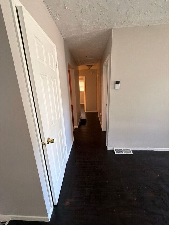 Photo - Cozy 3-bedroom, 1-bath