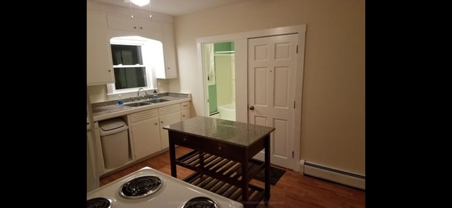 Building Photo - 83 Elm St Unit 2 Rental