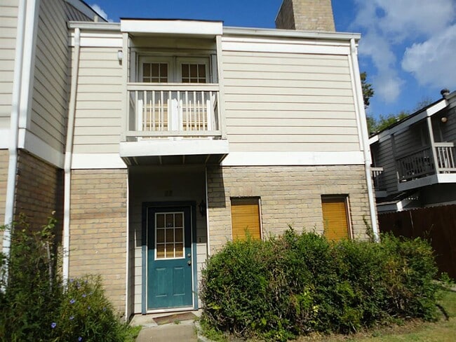 Building Photo - 11710 Southlake Dr Unit 22