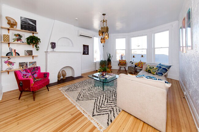 Sala de estar - 2220 E Colfax Ave Unidad Apartment