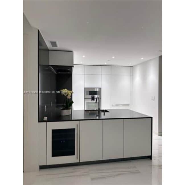 Photo - 300 Biscayne Boulevard Way