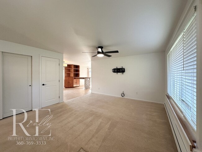 Photo - A Warm & Welcoming Rambler in the Heart of Central Kitsap