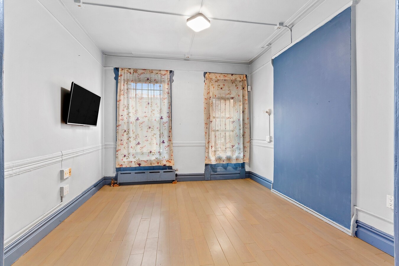 Photo - 105 Thompson St