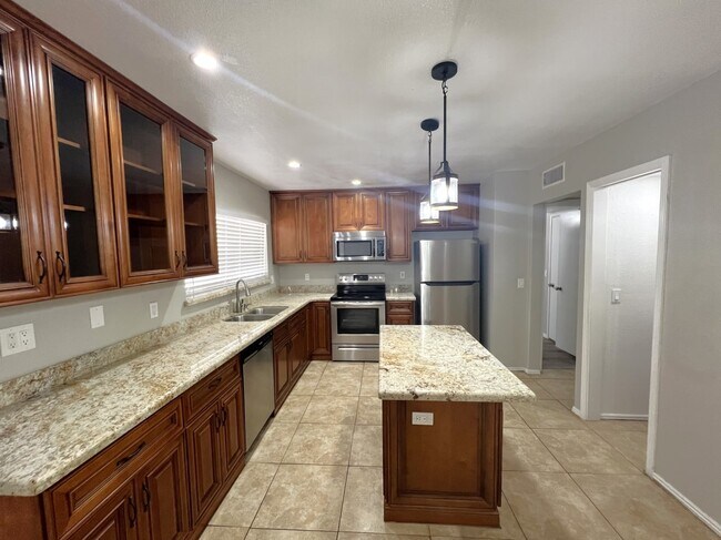 Photo - 706 W Fogal Way