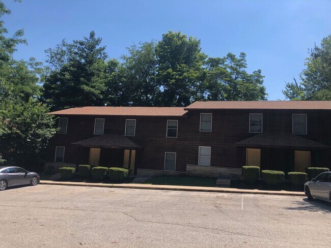 Building Photo - 3 bedroom, 2.5 bath townhome: Cedar Grove ... Unit 718 West 17th Street