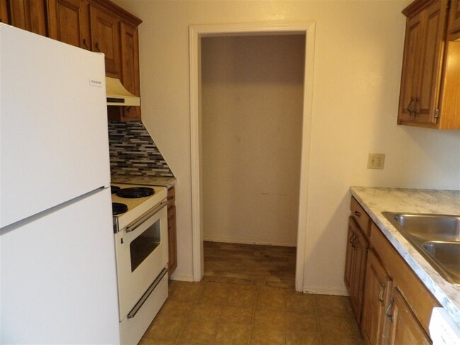 Photo - 6820 NW Willow Springs Dr