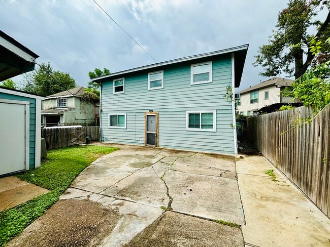 Building Photo - 207 Frawley St Rental
