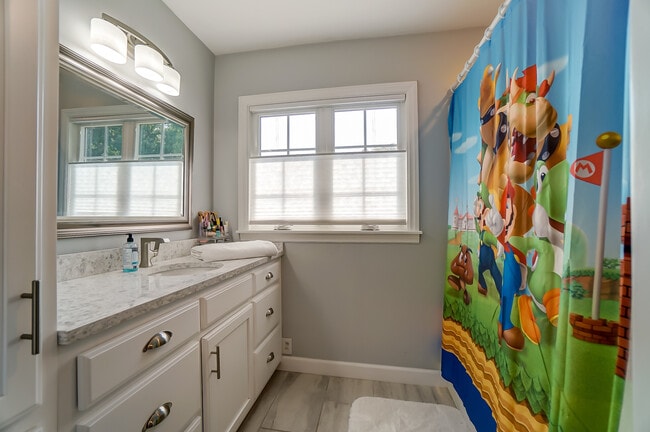 Guest Bath - 1750 Shawnee Rd Unit #4