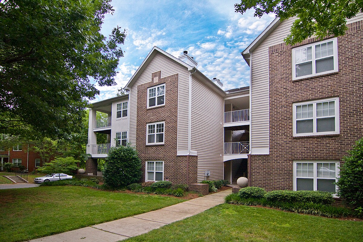 Photo - 2701 Selwyn Ave