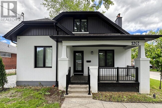 Photo - 2205 Victoria Park Ave