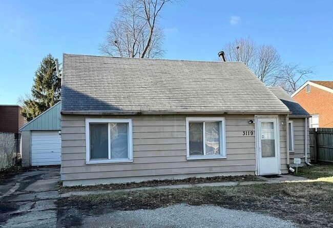 Building Photo - 3119 N Western Ave