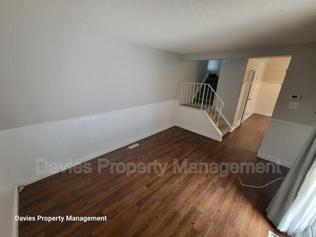 Photo - 128 Kaskitayo Ct NW