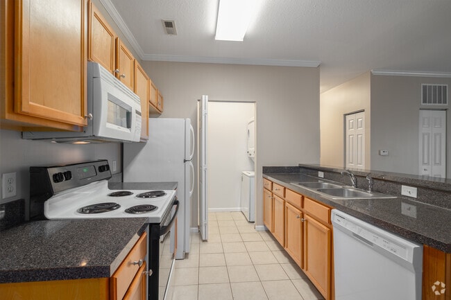 2BR, 2BA - 1,123SF - Kitchen - Summit Rise Apartments