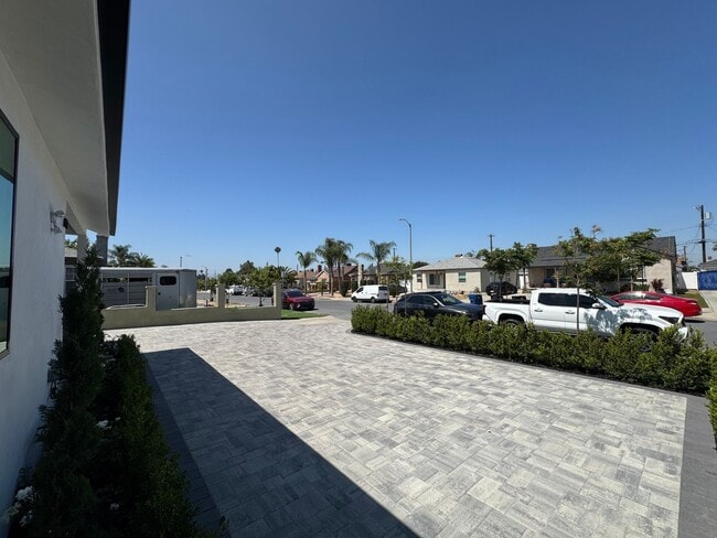 Photo - Newly Remodeled 3 Bed / 1.5 Bath Front House of Duplex