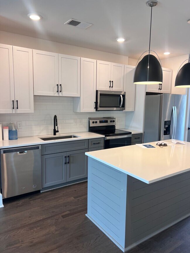 Building Photo - East Nashville Condo Unit 203