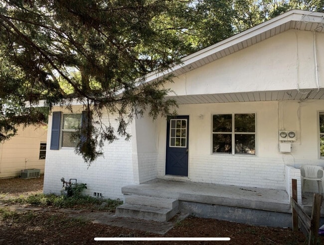 Photo - 114 Montrose Dr Unit A