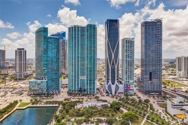 Building Photo - 900 Biscayne Blvd Unit 2206 Rental