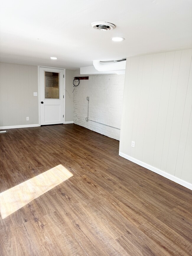 Photo - 227 N California St Unidad Studio