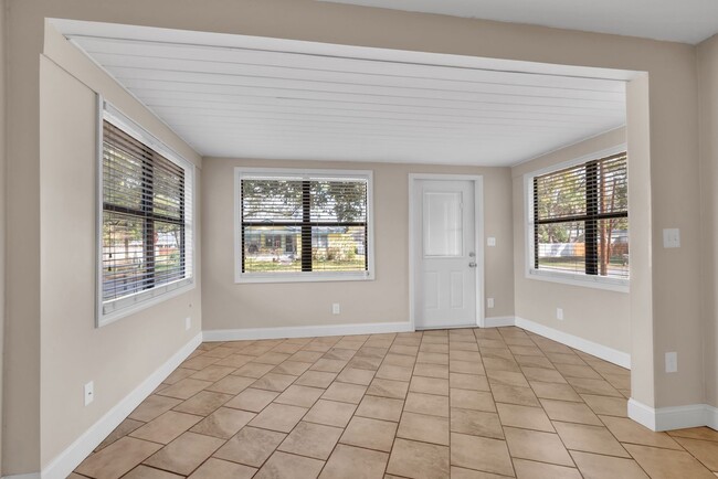 Photo - Norfolk Unit #B