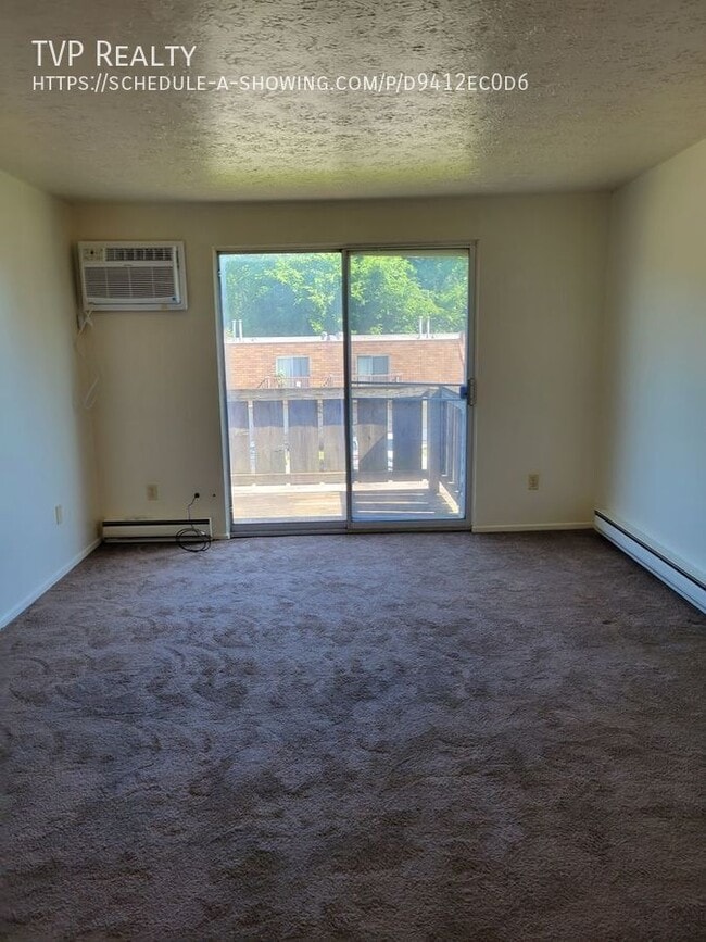 Building Photo - 1444 W River Rd N Rental