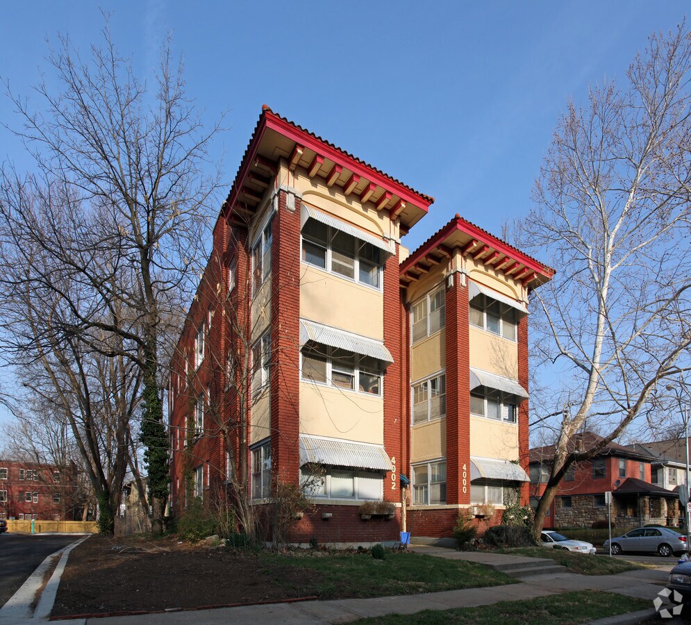 Photo - 4000-4002 Charlotte St